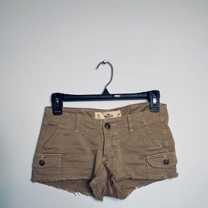 Short Khaki shorts